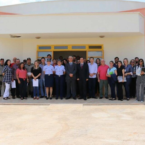 Grupo de representantes de entidades presentes à reunião